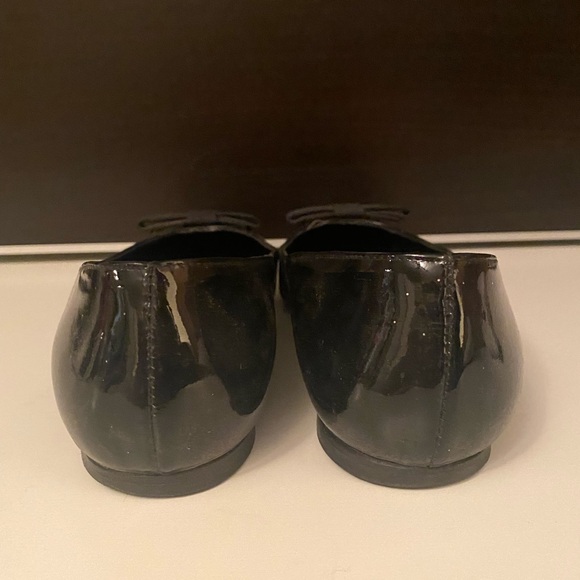 Manolo Blahnik Black Patent Leather Elegant Bow Tie Flat Slip-on Shoes 38 - Picture 3 of 6